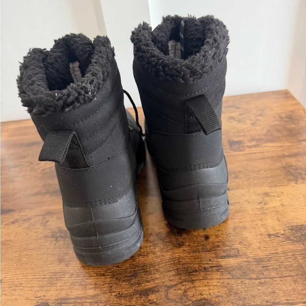 Men’s size 10 unused Black sherpa Lined Winter Boots
